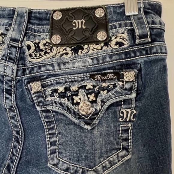 MISS ME MEDIUM WASH SLIM BOOT CUT JEANS  BUTTON TAB POCKETS SIZE 27 - Picture 7 of 10